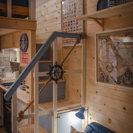 Apartment Tiny House - Boat